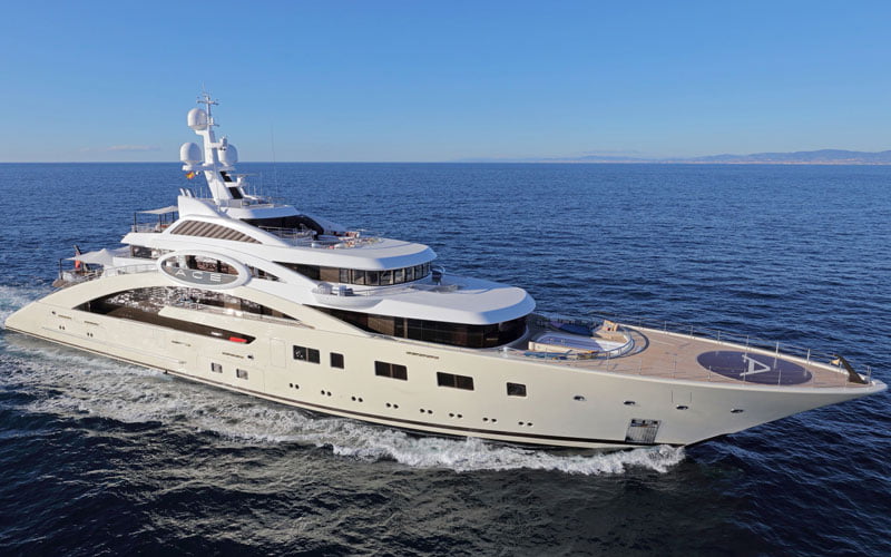 yacht