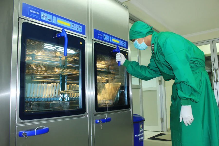 How is Sterilization by Autoclave Performed?